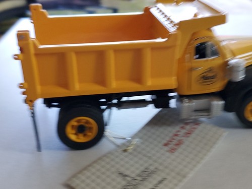 Franklin Mint Diecast Mack B-61 Dump Truck Construction - Picture 8 of 15