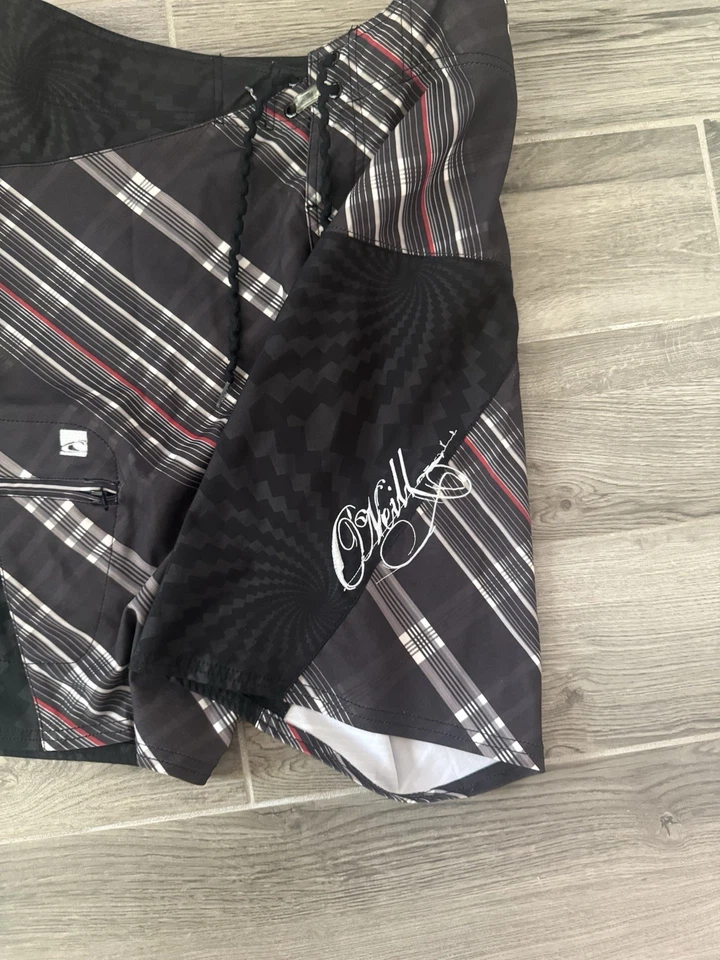O'Neill Vintage Y2K Board Shorts Embroidered Logo, Red/Black, size M 30-32 - Image 4 of 4