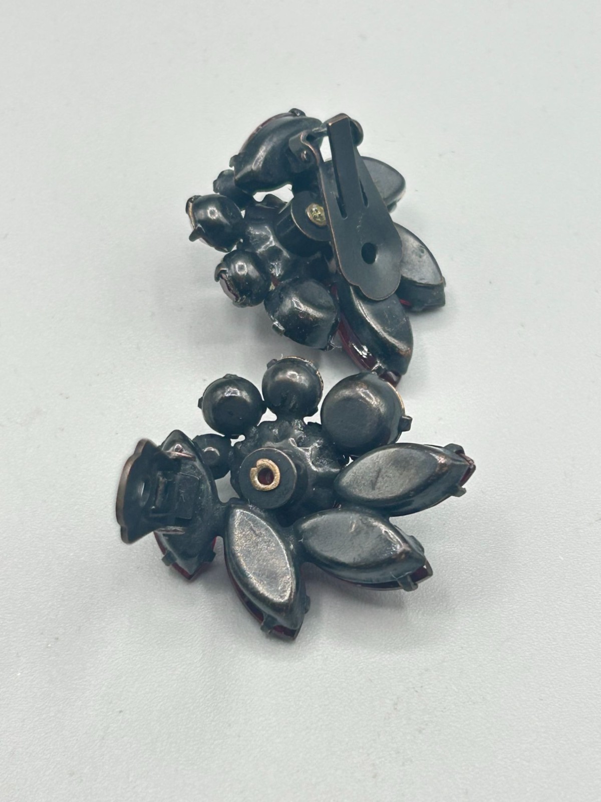 Unsigned WEISS Clip On Earrings Ruby Red Clips Al… - image 7