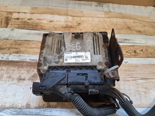 OPEL ASTRA H Estate L35 Motorsteuergerät ECU 55556829 0281011943 2.00 33976568