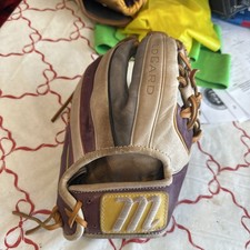 Marucci Wild Card 11.5 Right Hand Throw