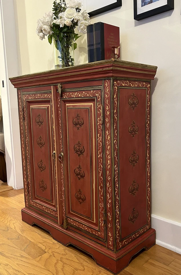 Elegante gabinete artesanal vintage pintado a mano de madera floral rojo y dorado Foto 3 de 4