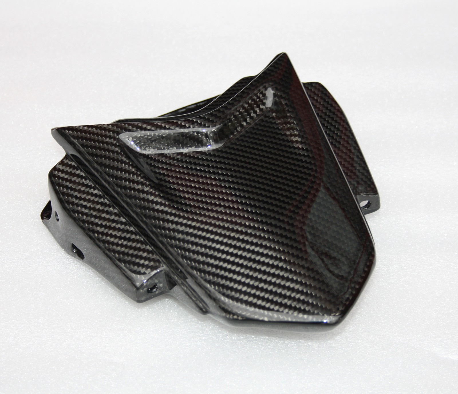 Pointe de coque carbone pour restaurer l'arrière de la Suzuki B-King