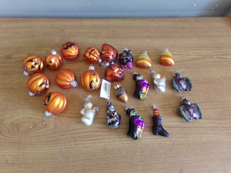 VINTAGE LOT OF 22 HALLOWEEN ORNAMENTS