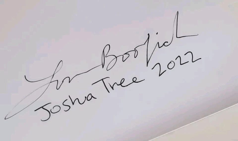 Fotografía artística del Parque Nacional Joshua Tree con cielo nocturno firmada y enmarcada Foto 2 de 2