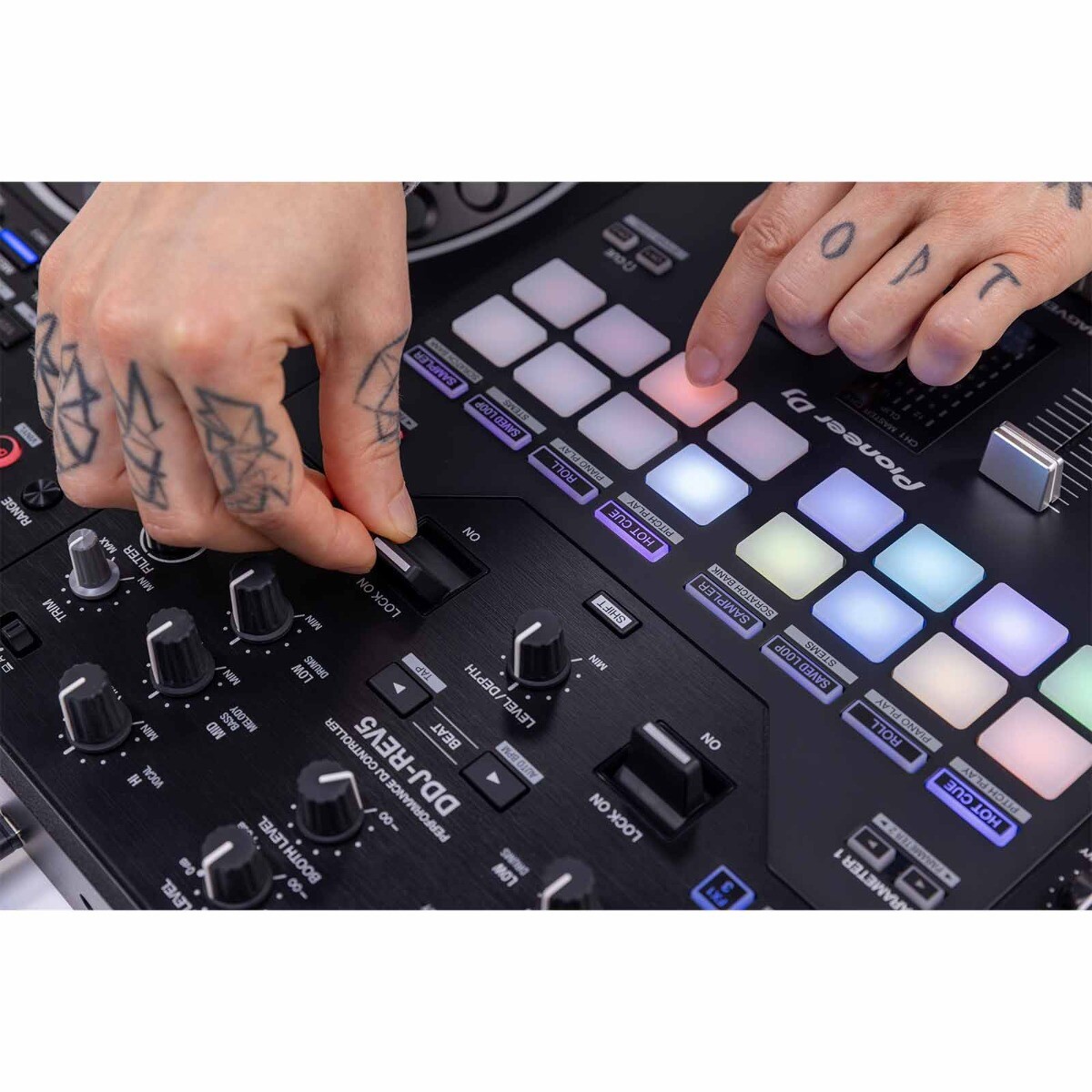 Pioneer DDJ-REV5 Scratch Style 2-Channel Rekordbox Serato DJ Pioneer DDJ-REV5 Scratch Style 2-Channel Rekordbox Serato DJ