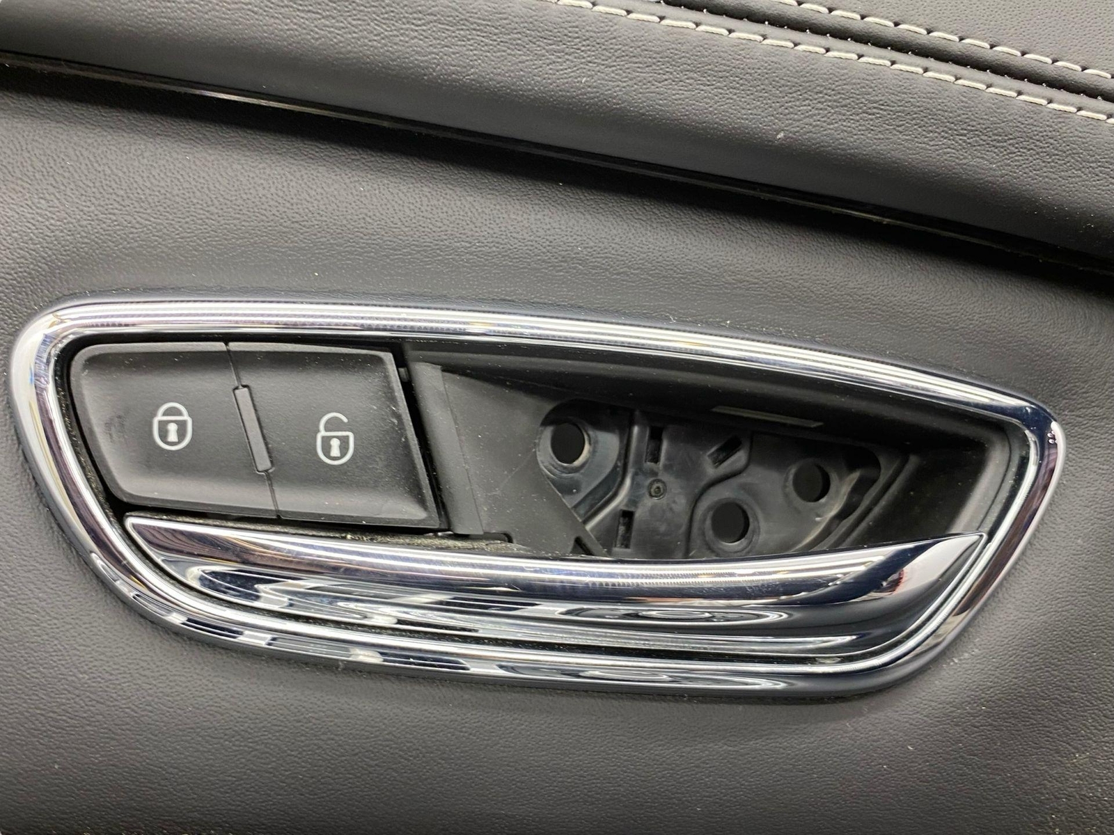 2016-2020 BENTLEY BENTAYGA OEM FRONT LEFT DOOR TRIM PANEL |BELUGA (BB) *SCRAPES*