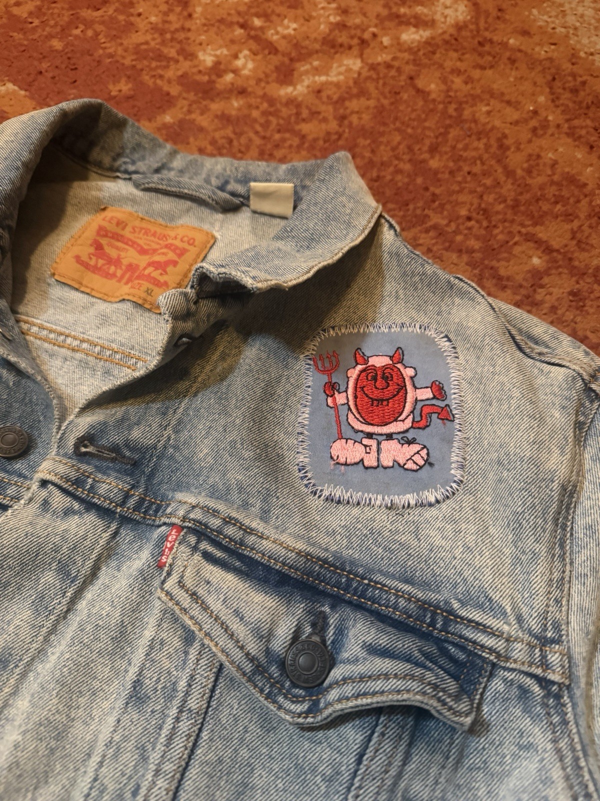 Lightwash Levi’s Denim Jacket W/ Devil Patch Size… - image 7