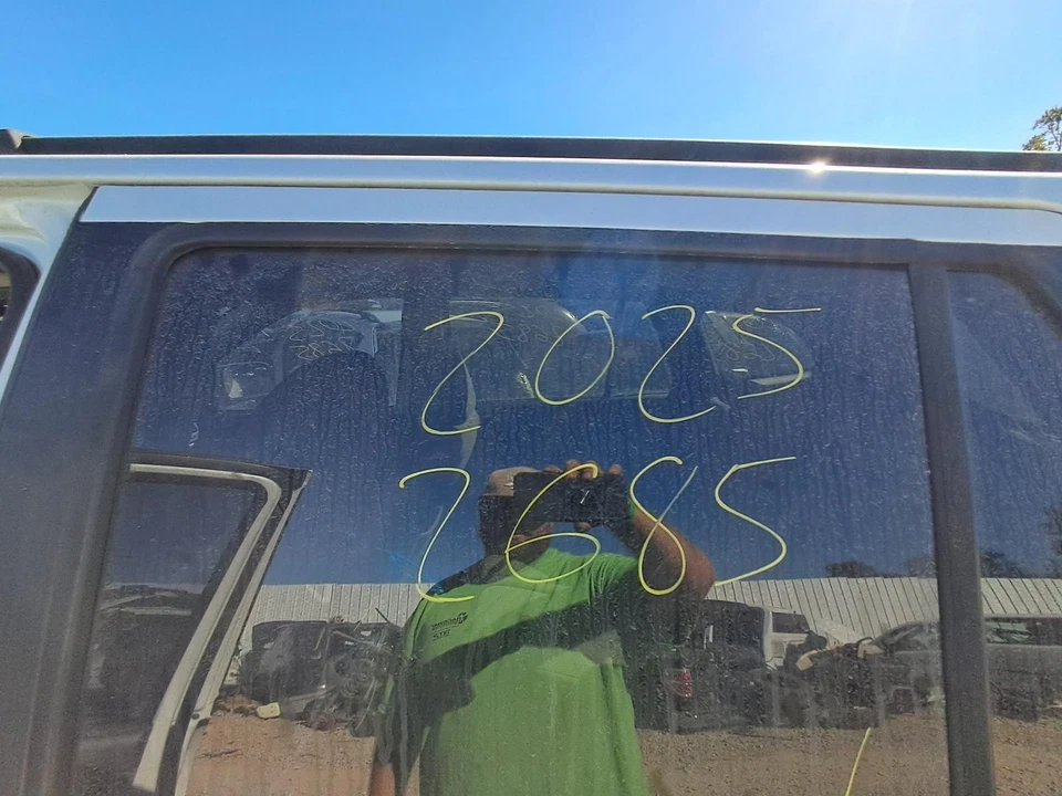 Used Rear Right Door Assembly Rear Side fits: 2010 Hyundai Santa fe electric Rea Foto 3 de 4