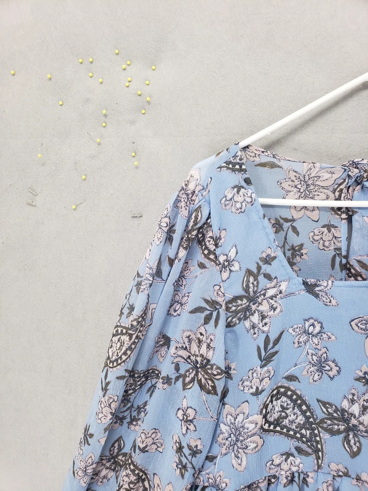 Blusa American Eagle para mujer mediana azul floral manga larga peplum top transparente Foto 2 de 4