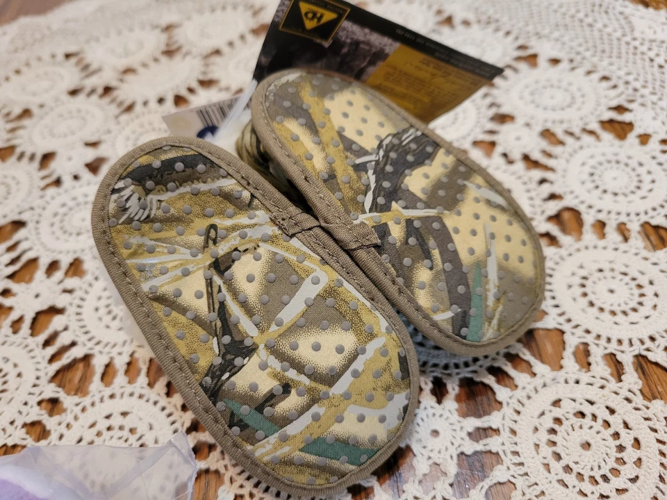 Sapatos de camuflagem Cuddle Bear Realtree Hardwoods novo com etiquetas tamanho. 6-9 meses NOVO - Imagem 3 de 4