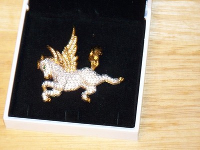 GORGEOUS SWAROVSKI PEGASUS GOLDTONE BROOCH PIN FLYING HORSE 1998