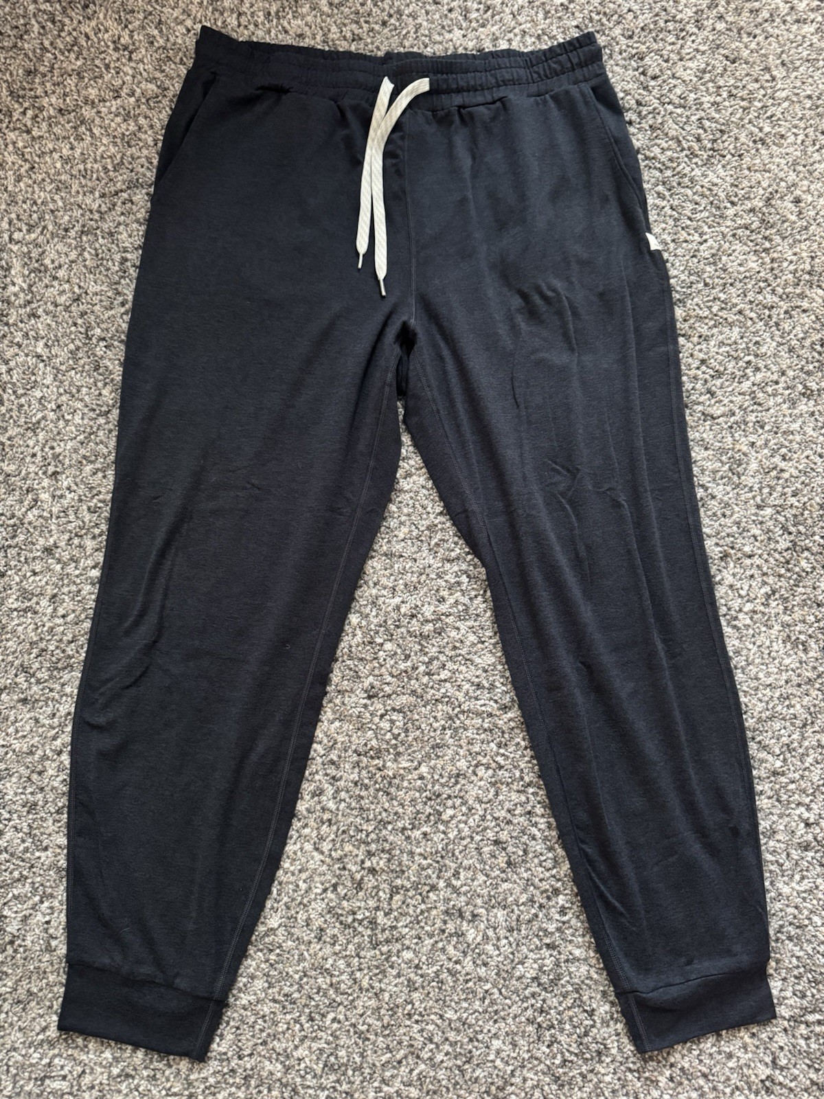 Vuori Women’s Black Jogger Pants size L