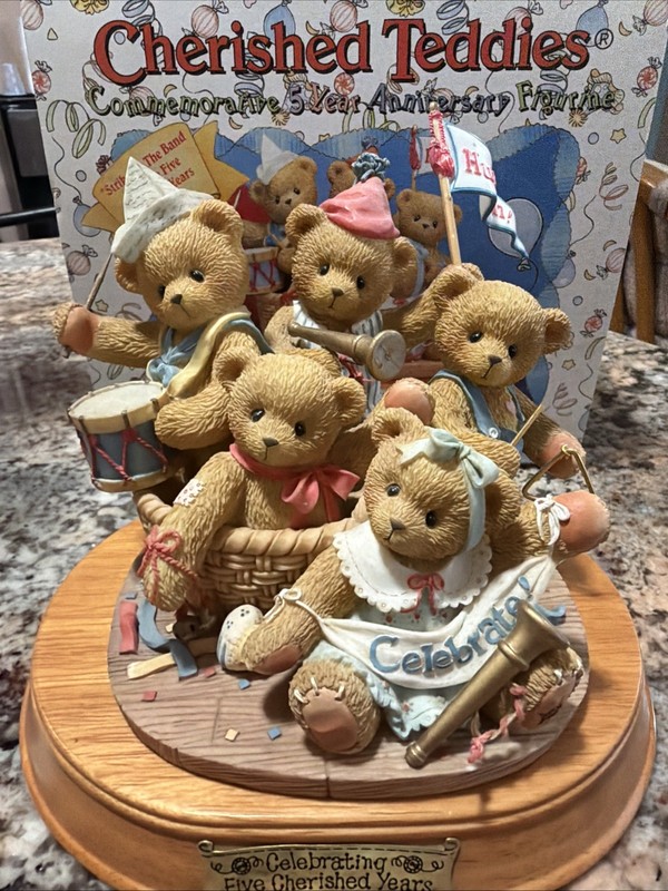 NEW CHERISHED TEDDIES COMMEMORATIVE 5 YEAR ANNIVERSARY FIGURINE WITH BASE & BOX