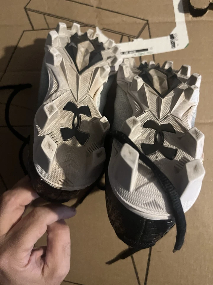 UNDER ARMOUR BOYS HIGH TOP SIZE 2Y BLACK/WHITE  CLEATS - Image 2 of 4