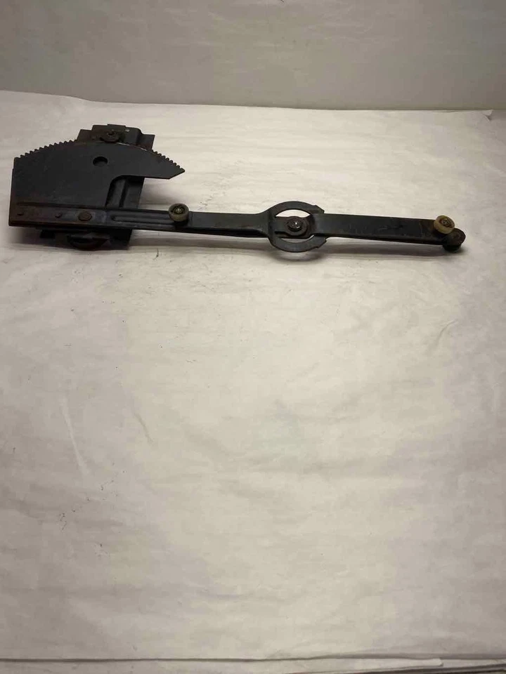 SUBURBAN 10 1977 - 1988 Regulador de ventana de puerta delantera manual lado del conductor izquierdo G Foto 4 de 4