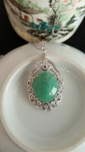 Genuine Bright Green 12.9ct Jadeite Jade (Type A) 925 Silver Pendant with Chain - Picture 5 of 12