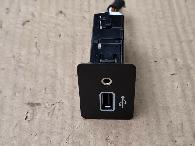 Nissan micra aux