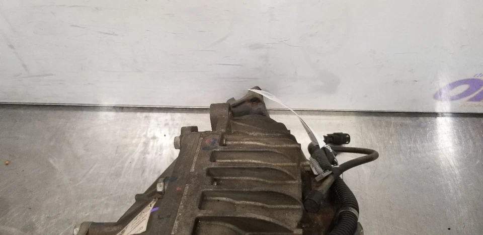 15 CADILLAC ESCALADE ESV FRONT DIFFERENTIAL CARRIER ASSEMBLY 3.23 RATIO 23312177 - Image 4 of 4