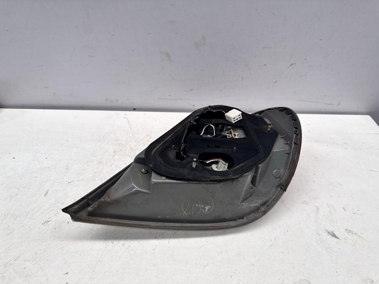 Toyota Camry Left Tail Light ACV36 08/2002-05/2006 - thumbnail 3