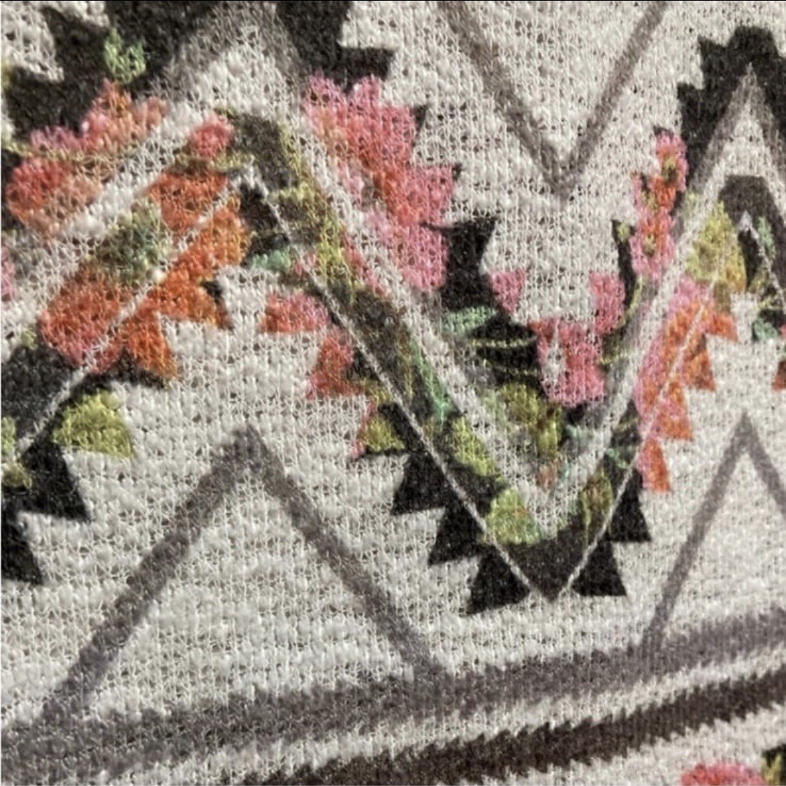 SALE Multicolor Bundle Floral Aztec Patterned Tan… - image 4