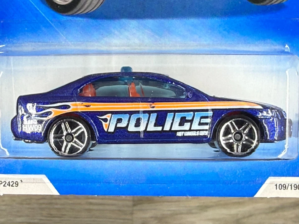 Hot Wheels - HW City Works '09 - Ford Fusion #03/10 - in Protector - Image 3 of 4