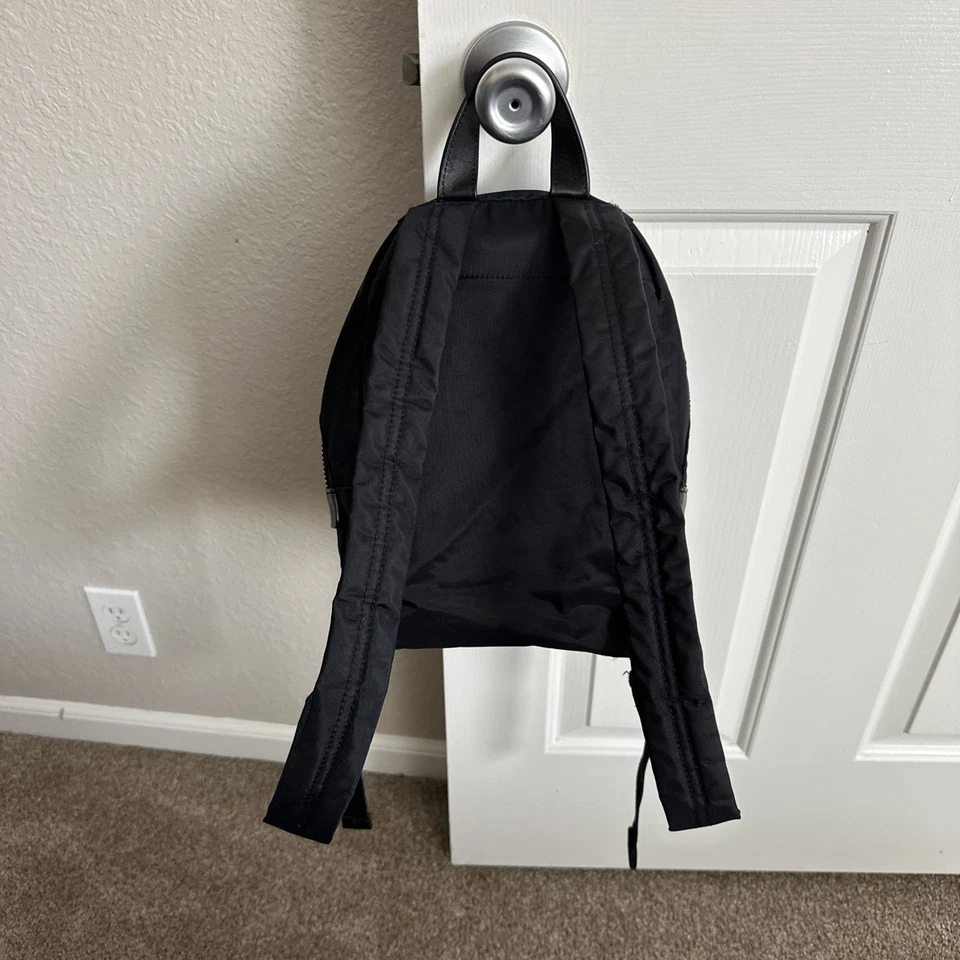 Mochila negra Marc Jacobs Mini Biker de nailon. "Excelente estado 12,5""x10""" Foto 3 de 4