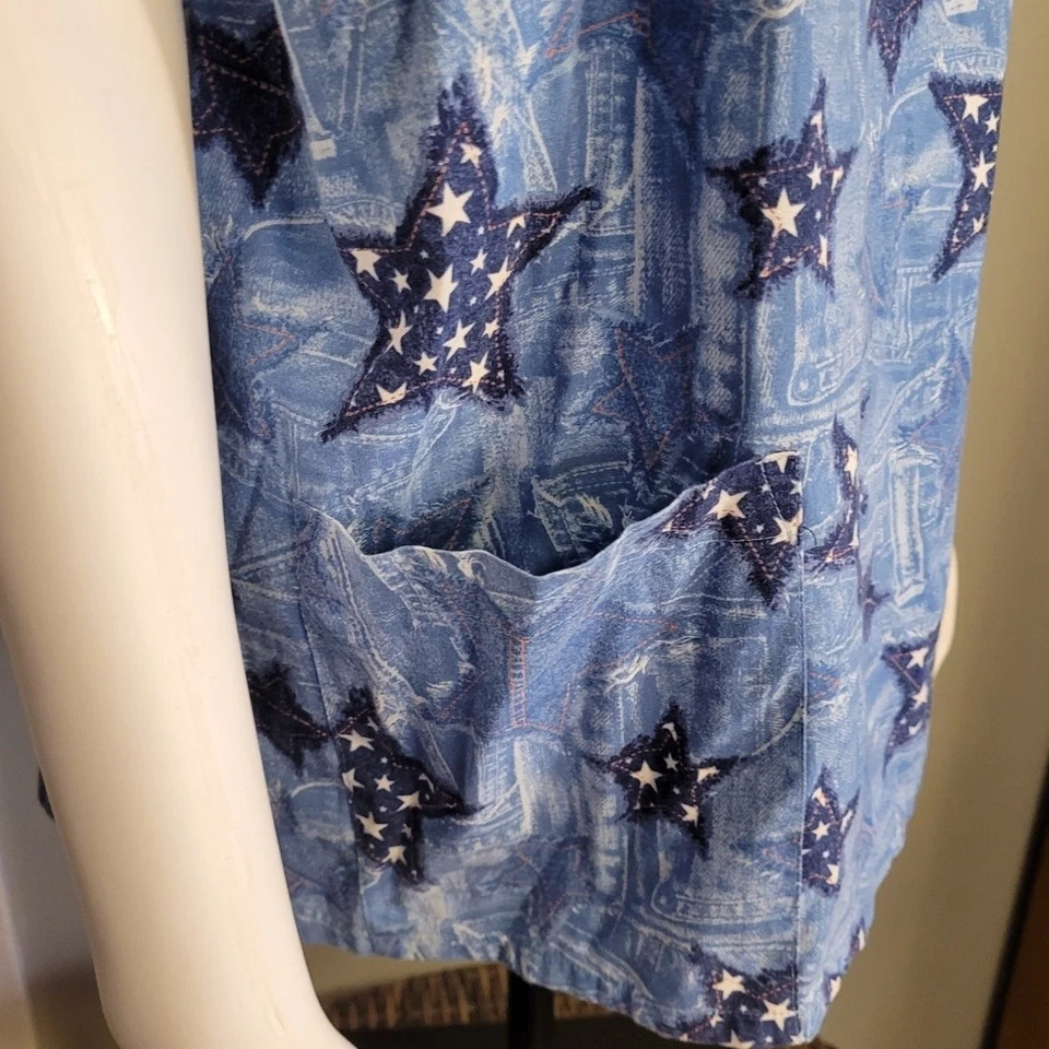 Blusa Médica Mad About Estrellas Azules Algodón Grande Gráfico Patriot Ropa de Trabajo Foto 3 de 4