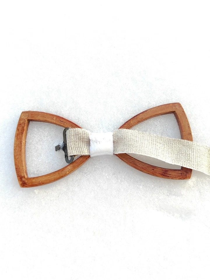 Pajarita de madera única con lino y satén, regalo nórdico para hombre, hecha a mano en Finlandia Foto 2 de 4
