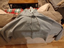 EUC Nike Dri-fit cropped hoodie women's size medium