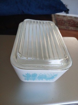 PYREX AMISH BUTTERPRINT Turquoise Rooster 502 Refrigerator Dish W/ Lid 1.5 pt