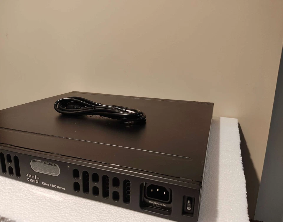 CISCO ISR4331-AX/K9 3-Port Gigabit Router Seck9 Appxk9 ISR4331 AX *NOT AFFECTED - Image 4 of 4