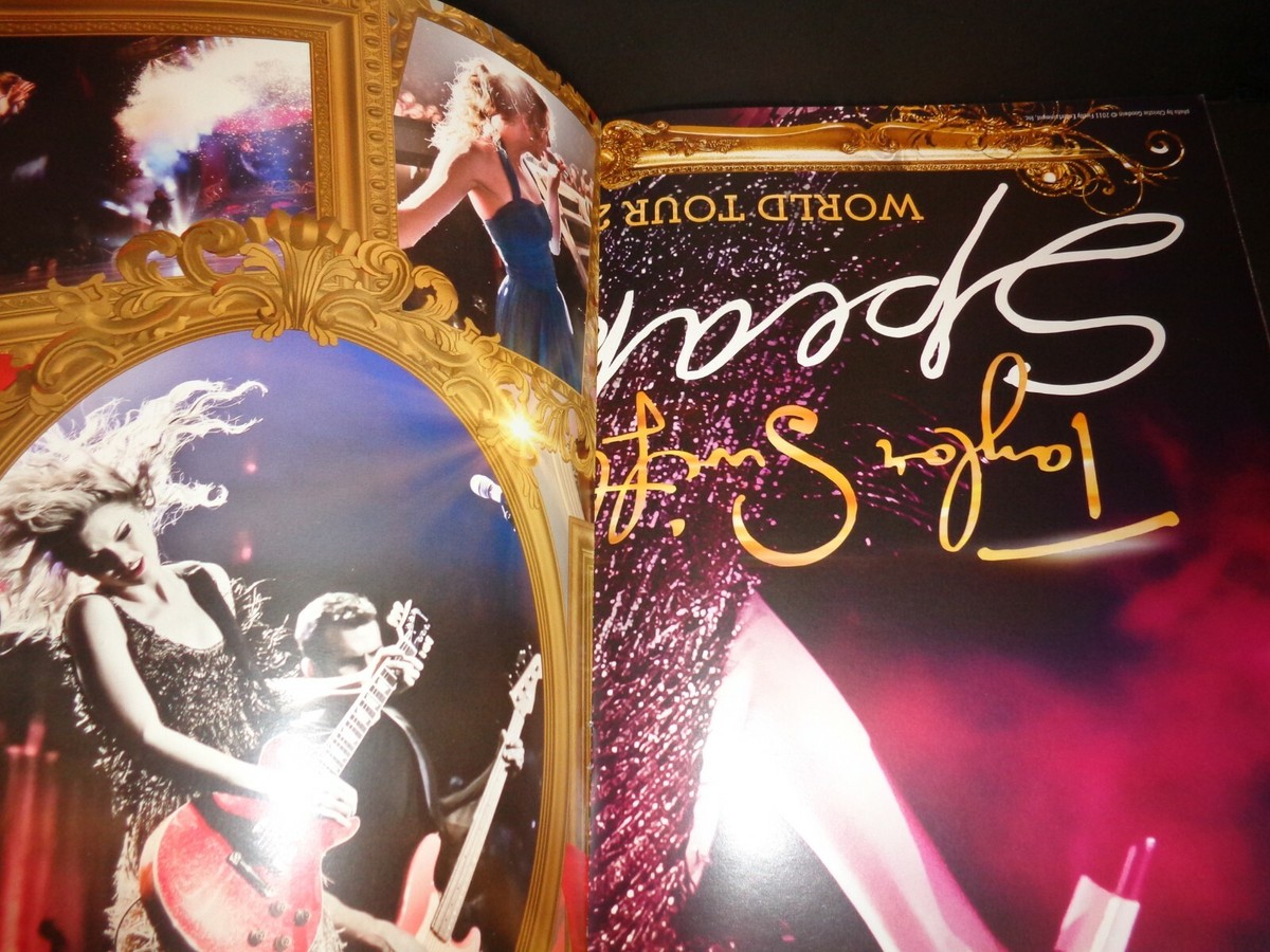 TAYLOR SWIFT Speak Now Tour 2011/2012 Tour Book With A Fold Out 