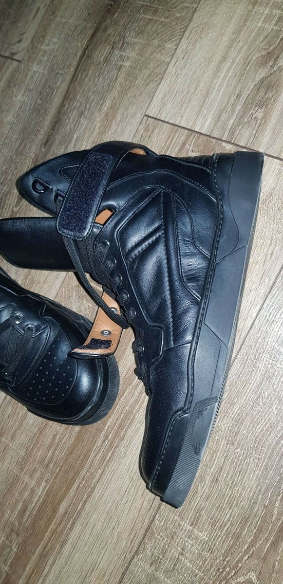 Givenchy Women Tyson Stars Leather High-Top Sneakers Black Givenchy Women Tyson Stars Leather High-Top Sneakers Black