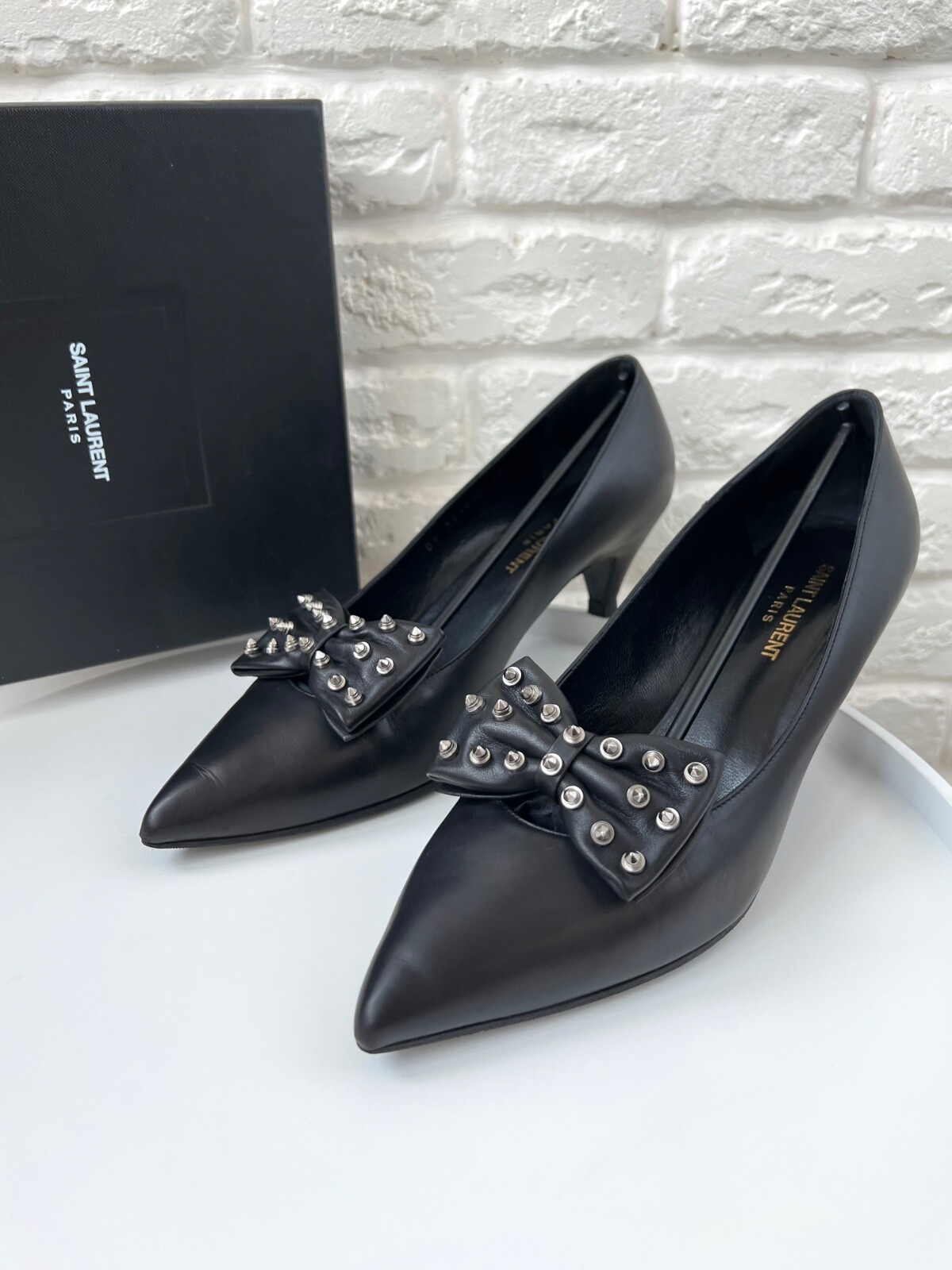 Scarpe decolte Saint Laurent Kitten 50 borchie punta fiocco donna taglia 39