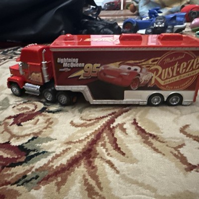 2021 Mattel Disney Pixar Cars Mack Hauler Lightning McQueen Truck Playset