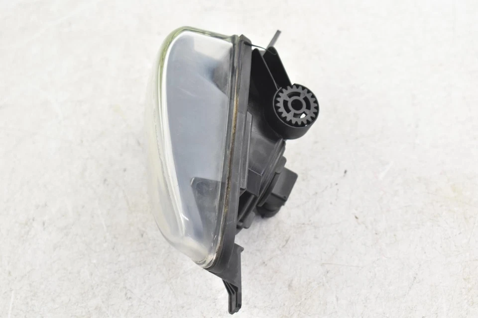 Used Driving Light fits: 2012 Bmw 528I Fog-Driving bumper-mounted w/o M-aerodyna - Image 3 of 4