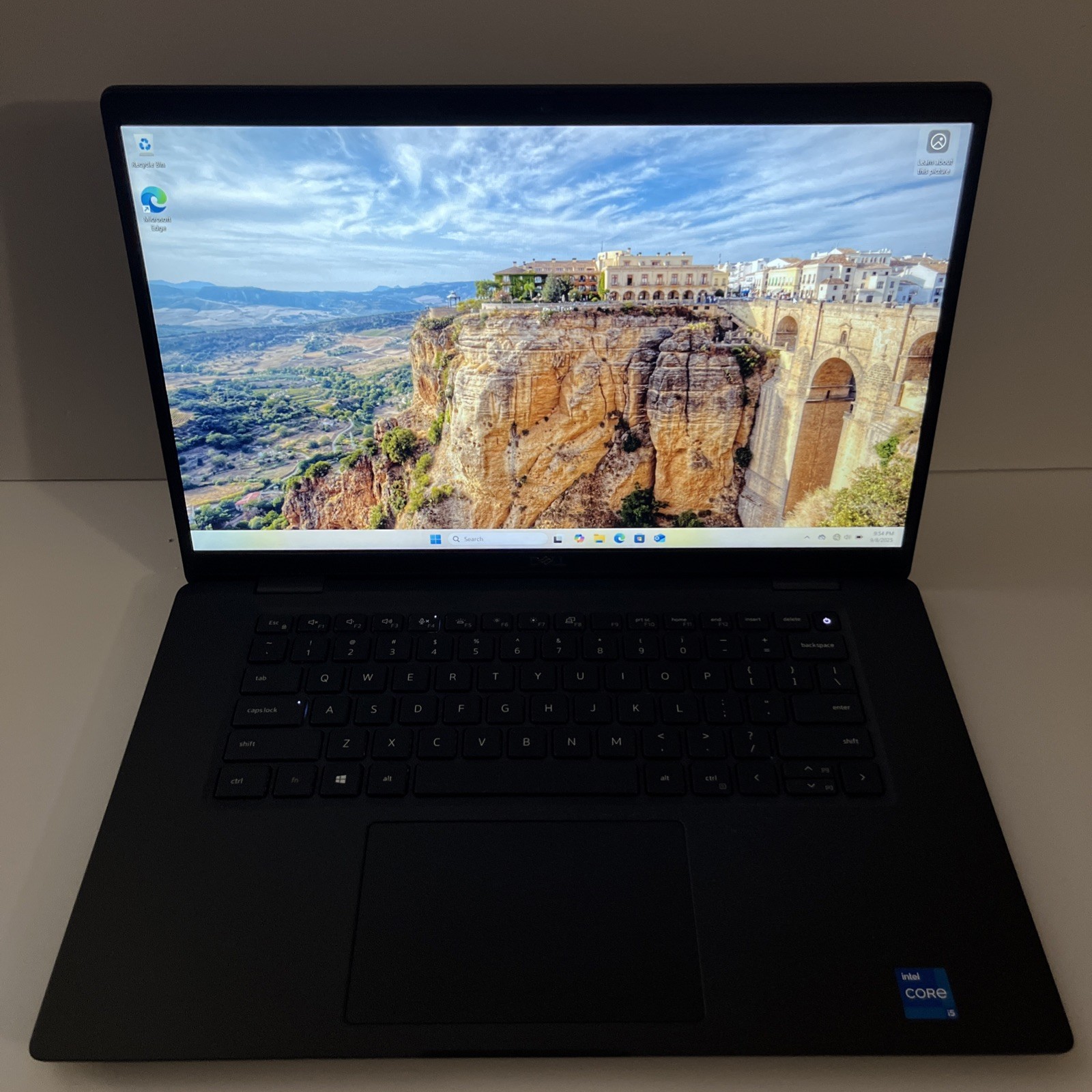 Dell Latitude 7520 Laptop with Charger