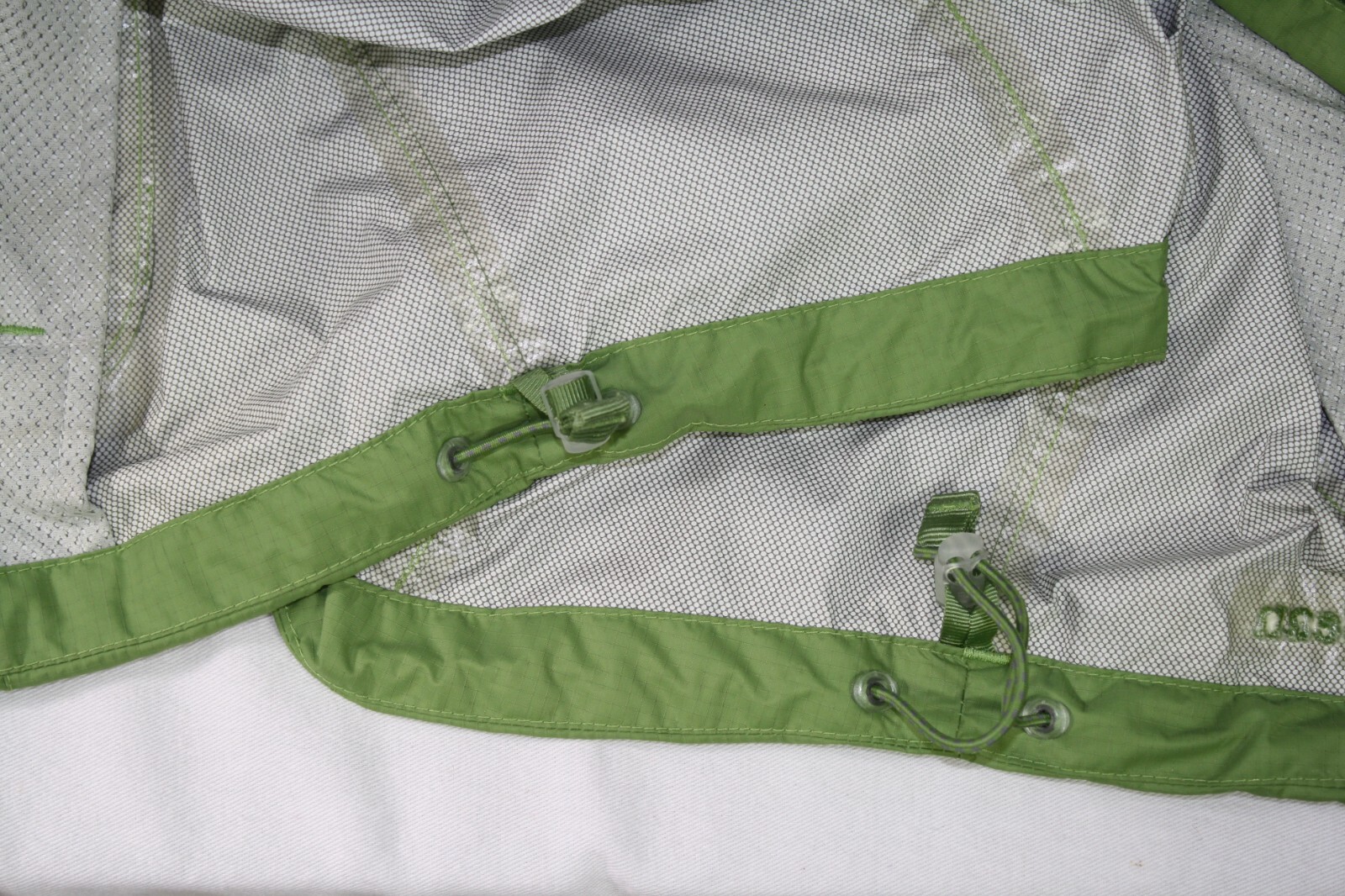 Vintage L.L. Bean Green Taped Seams Hooded Waterproof… Gem