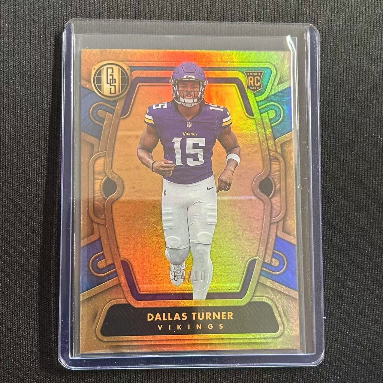 🛸2024 PANINI GOLD STANDARD FOOTBALL Sapphire RC DALLAS TURNER /10