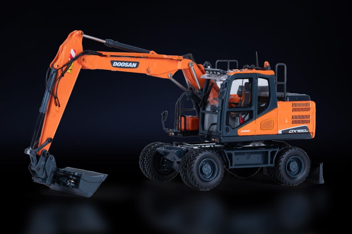 Doosan DX160W Wheeled Excavator - UH IMC 1:50 Scale Diecast