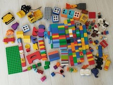 Lot de 3.5 kg de Lego Duplo + figurines + animaux