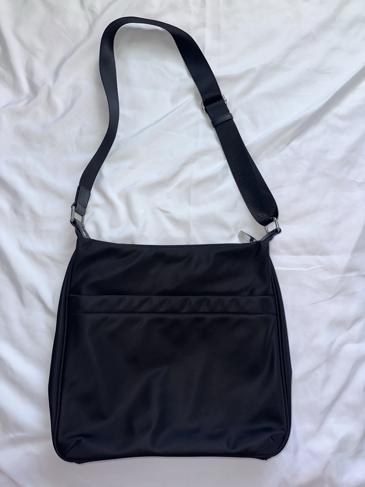 Calvin Klein Black Solid Crossbody Bag w/ Adjustable Strap, Outer Pockets, Zip — image 9