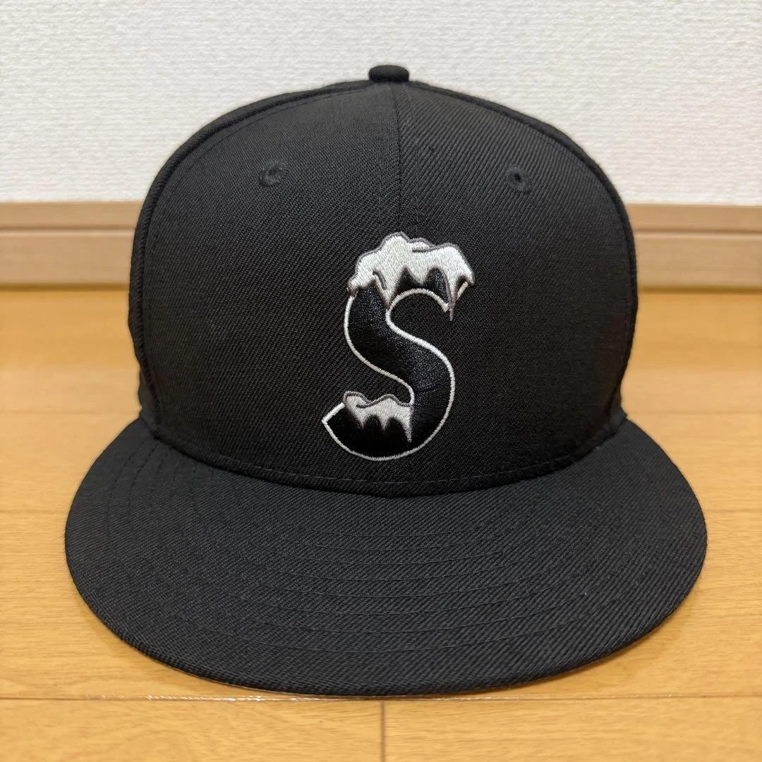 Logo Supreme S New Era noir 58,7 cm 20aw