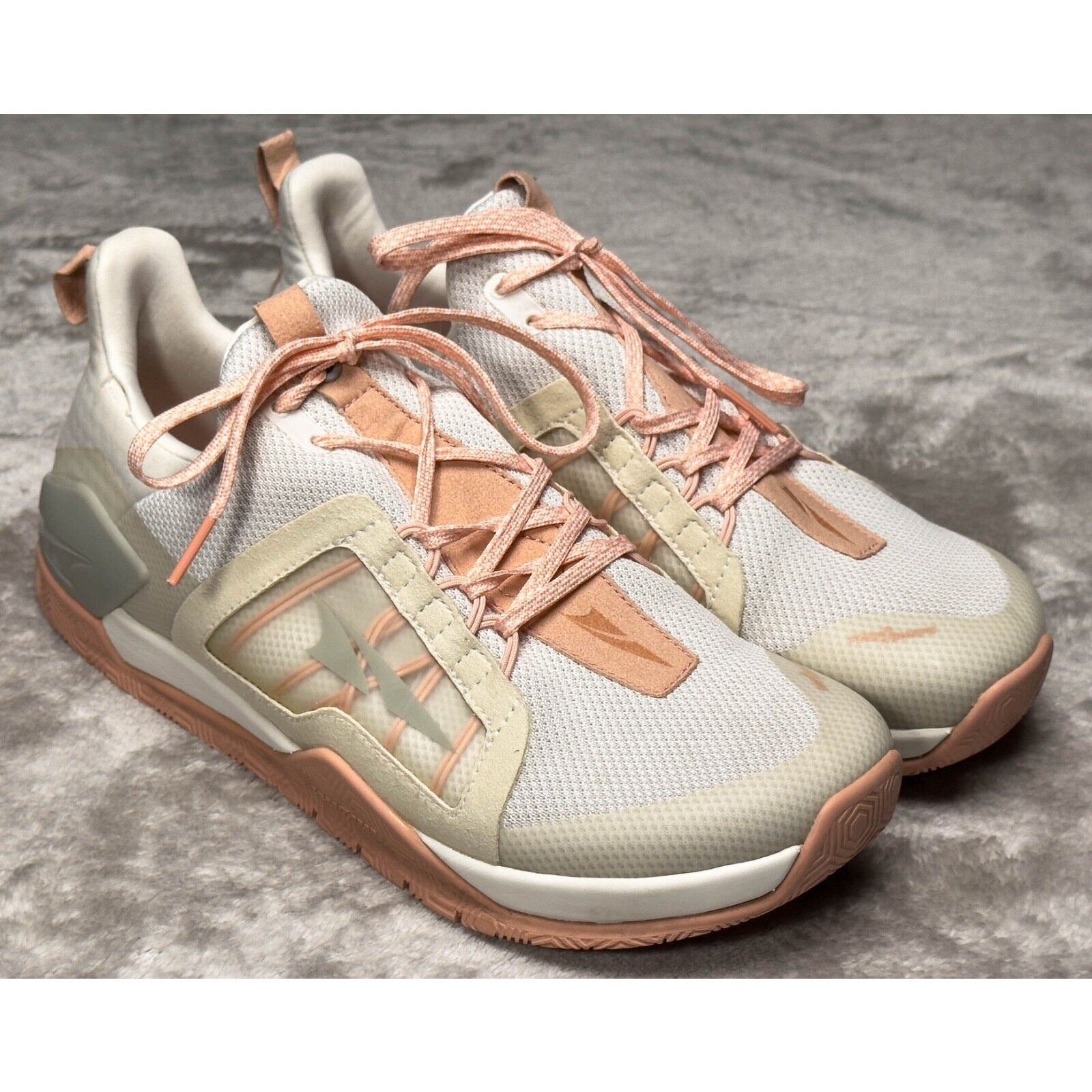 Altra HIIT XT Mid Cross Trainer in White Pink Womens Size 9.5 ALW1976A110