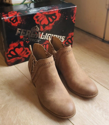 Fergalicious By Fergie Boots Womens 6M Bizzy Back Zip Heels Ankle Bootie Brown