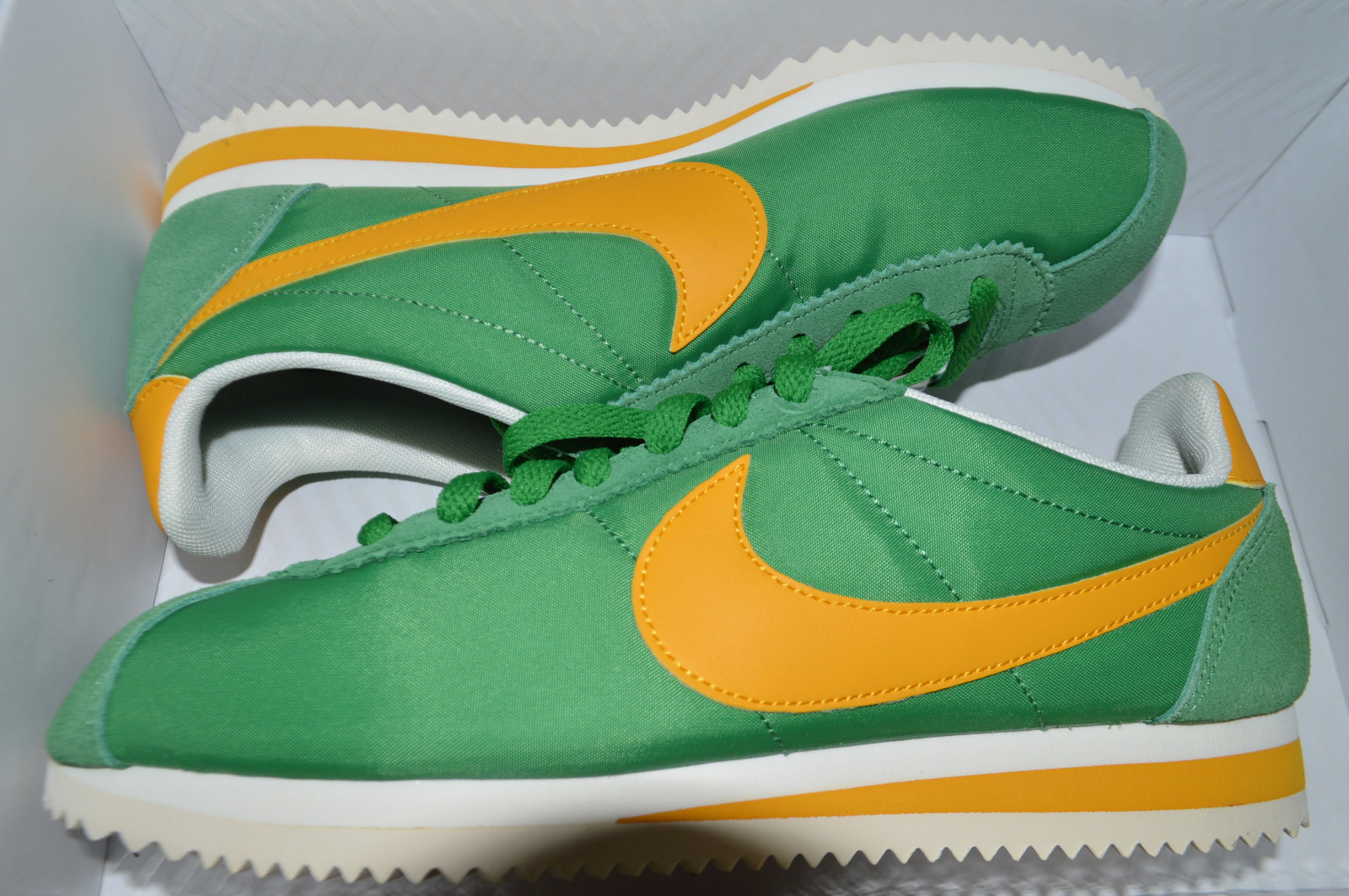 New Nike Womens Classic Cortez Nylon PREM Shoes 882258-301 sz 9 Green-Yellow New Nike Womens Classic Cortez Nylon PREM Shoes 882258-301 sz 9 Green-Yellow