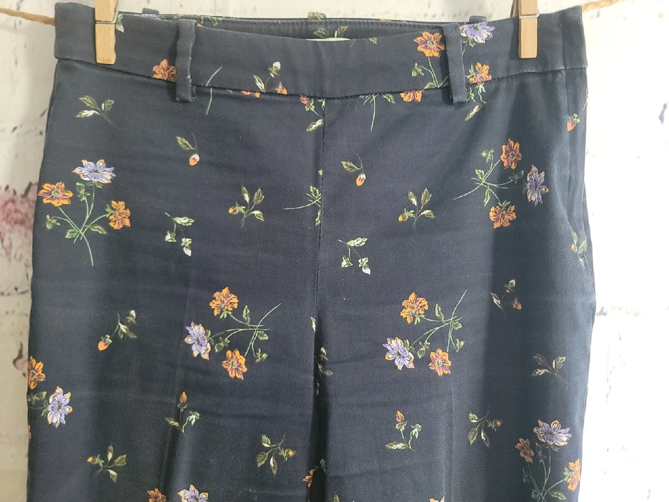 Pantalones chinos ajustados florales con cremallera lateral delantera plana talla 4 mezcla de algodón H&M Foto 4 de 4