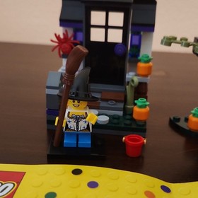 LEGO Trick or Treat 40122 Halloween Seasonal Set 133 pcs with Instructions