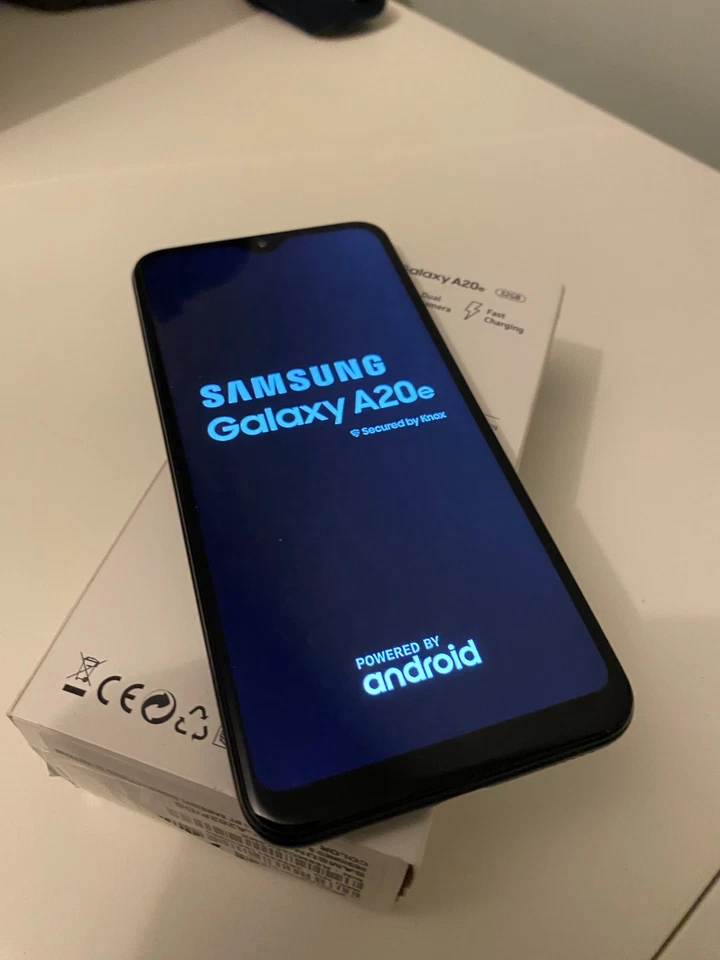 Samsung Galaxy A20e Black Unlocked Dual Sim 32GB 3GB RAM 5.8" Android Smartphone - Image 3 of 4